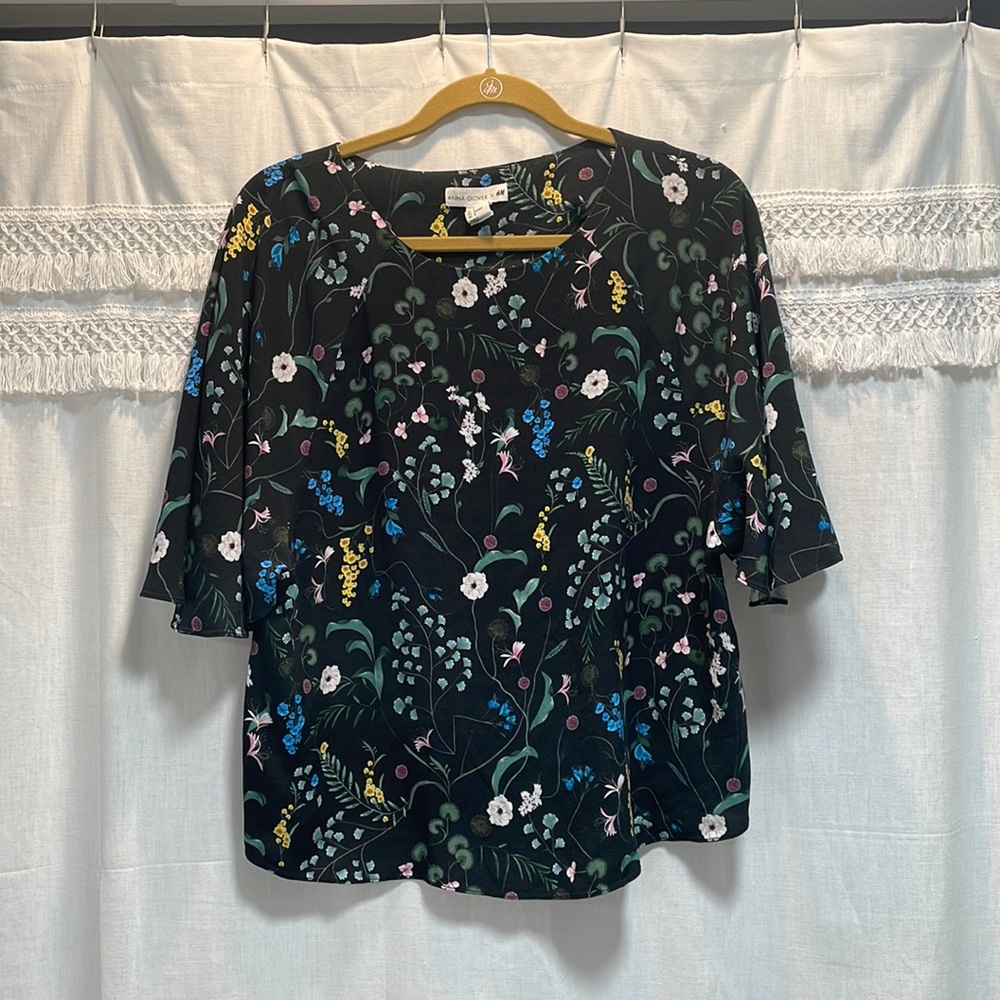Floral print blouse with bell sleeve. Size 8